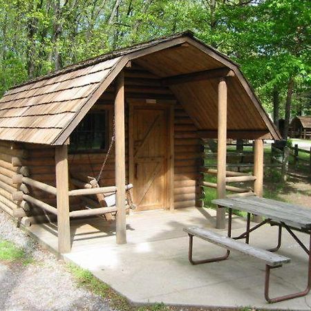 Revelstoke Campgrounds & Cabins Villa ห้อง รูปภาพ