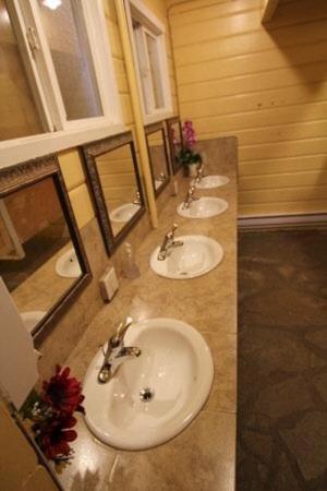 Revelstoke Campgrounds & Cabins Villa ภายนอก รูปภาพ